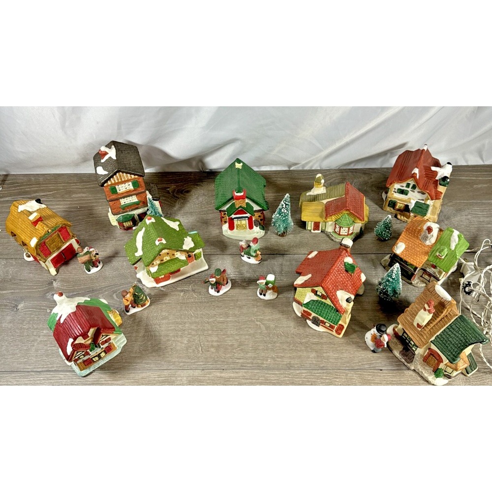 Christmas Village 1990s VTG 20pcs Ceramic/Porcelain Santa's Best Christmas Light